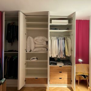 Einbauschrank weiß, Inneneinteilung mit Eiche Schubkästen