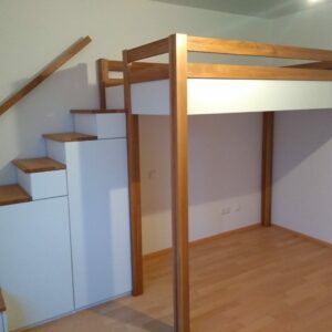 Hochbett mit Treppenschrank